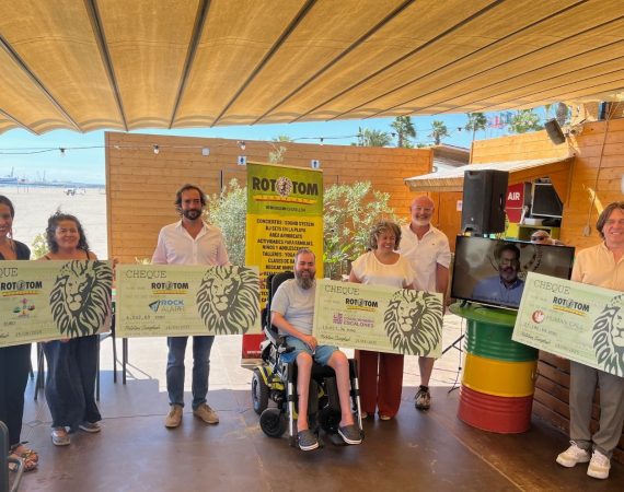 Entrega cheques solidaridad 2025